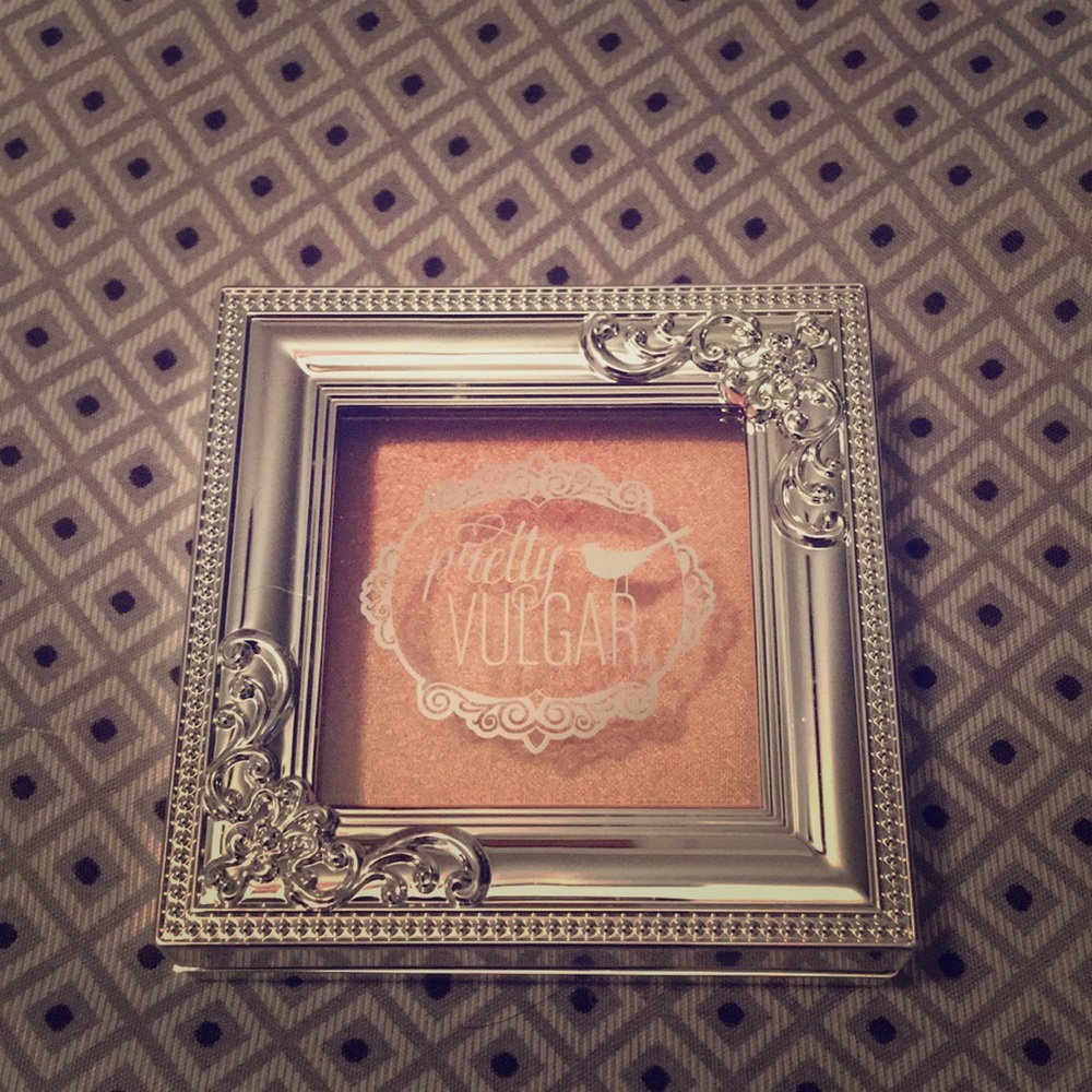 Pretty Vulgar Shimmering Swan 126 Glow up